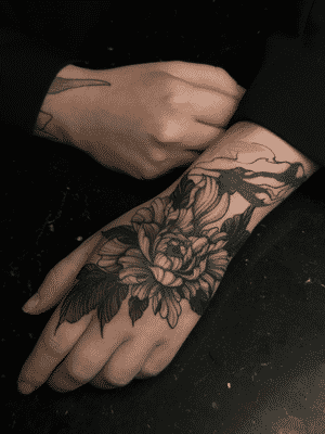 Grafik Tattoo von Anastasia, BUGGKAT Berlin