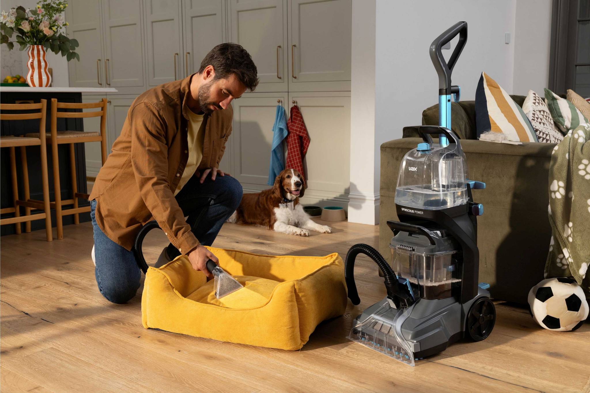AA - HomePro Web Updates/AAA - New PDP Gallery Content/Carpet Cleaners/SpinScrub Power Exclusive/SpinScrub-Above-Floor-Cleaning