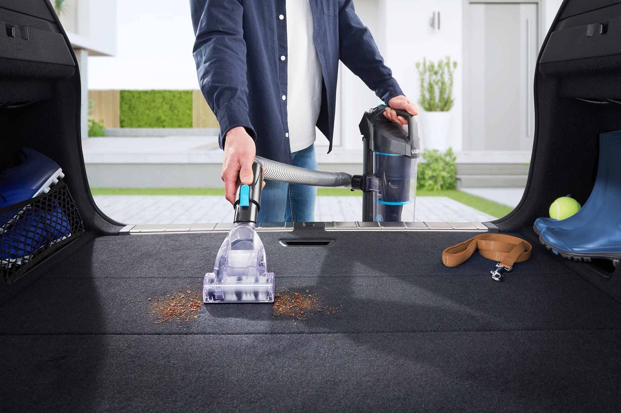 AA - HomePro Web Updates/AAA - New PDP Gallery Content/Corded Vacuums/Air Lift 2 Pet/VAX_Air_Lift_2_Pet_-_Cleaning_Car