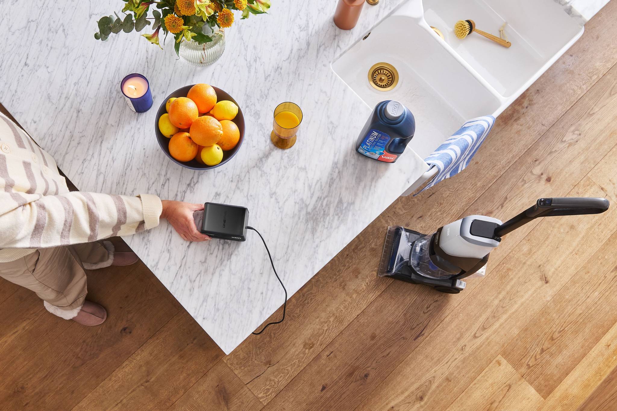 VAX ONEPWR Compact Cordless Carpet Cleaner ONEPWR battery charging 