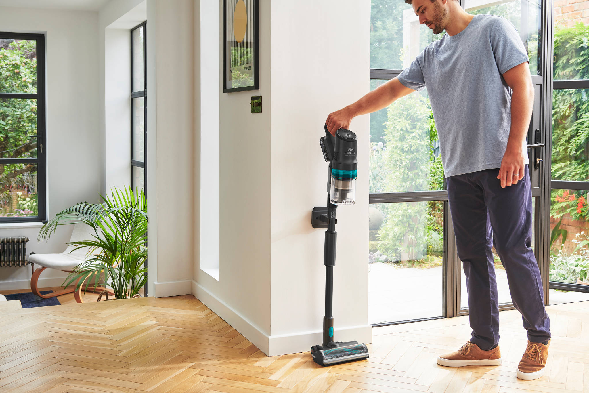 AAAA - HomePro New Product Gallery/HomePro Detect Pet-Design/VAX_HomePro_Detect_Pet-Design_-_Easy_Storage_Wall_Mount