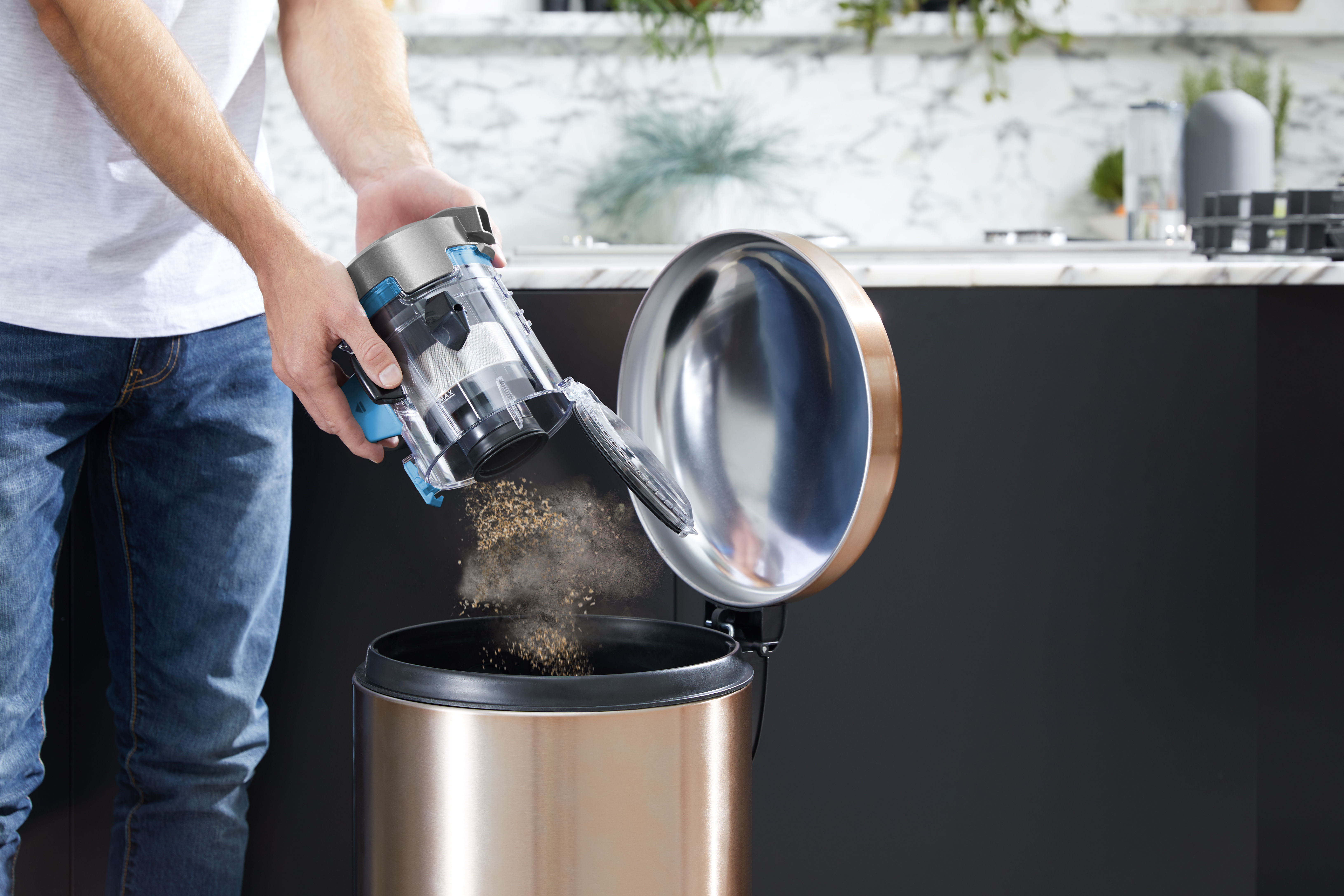 AA - HomePro Web Updates/AAA - New PDP Gallery Content/Cordless Vacuum Cleaners/Blade 4 Plus/VAX-ONEPWR-BLADE-4-classic-plus---Removable-Bin