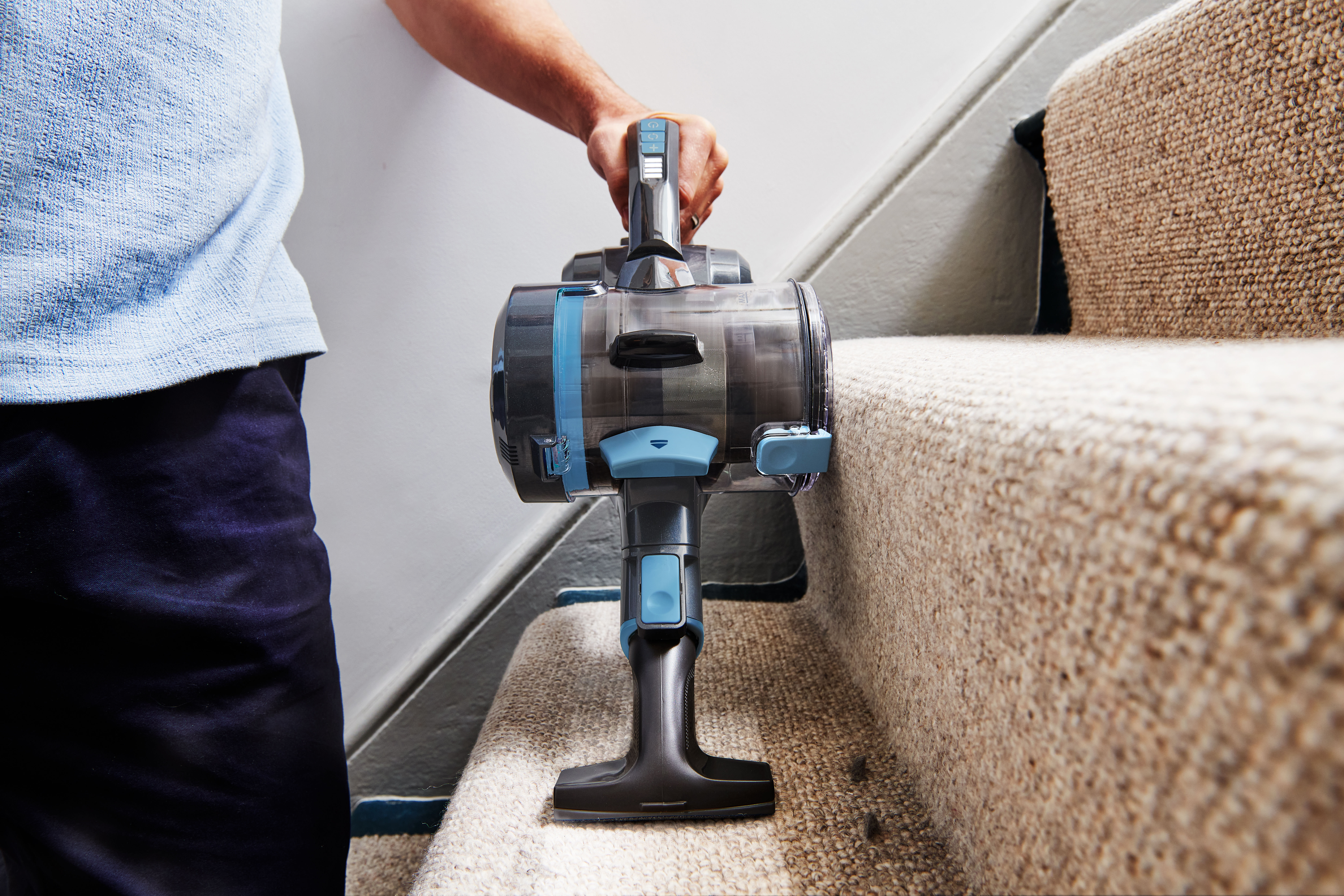 AA - HomePro Web Updates/AAA - New PDP Gallery Content/Cordless Vacuum Cleaners/Blade 4 Plus/VAX-ONEPWR-Blade-4-Classic-Plus--Stairs