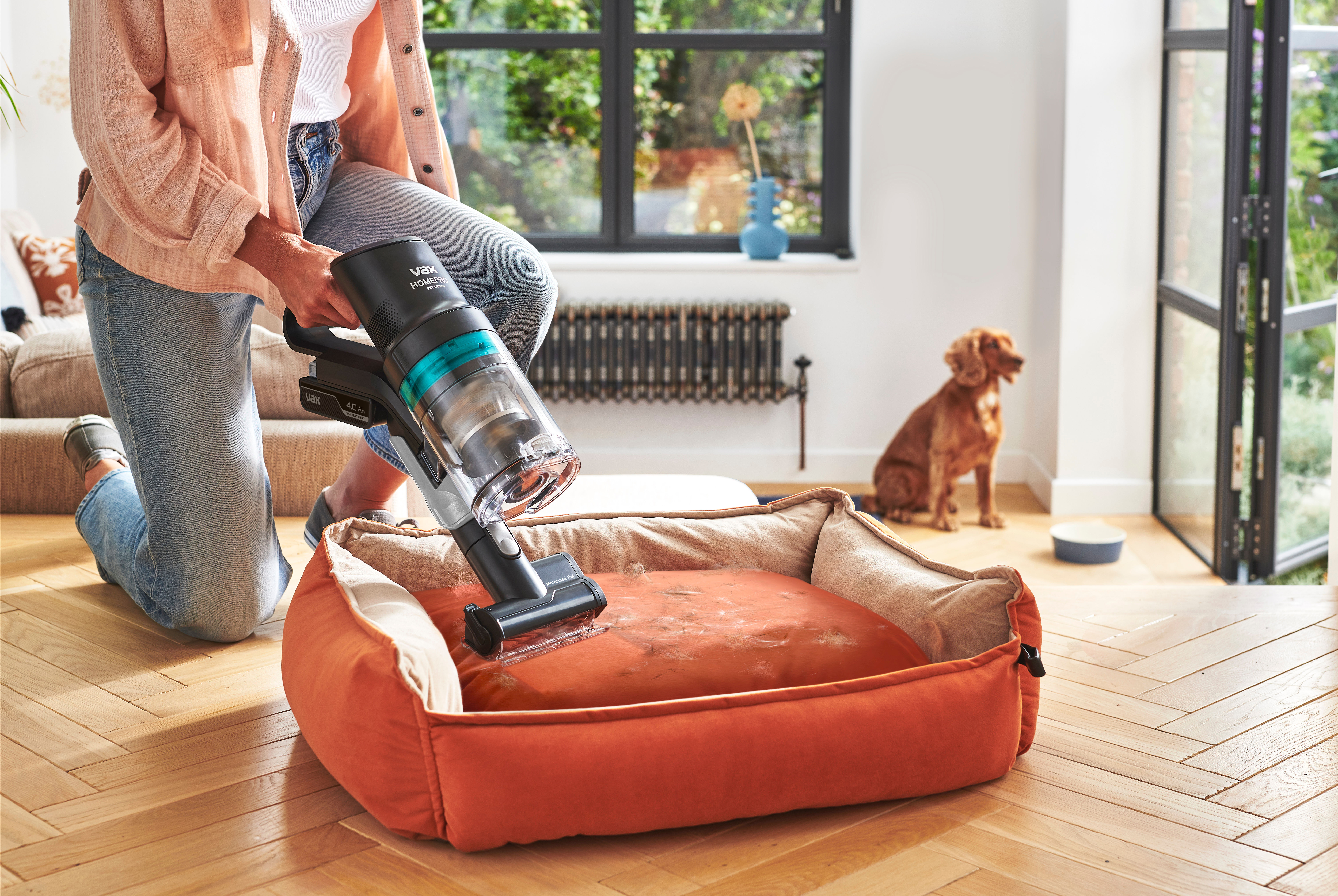 AA - HomePro Web Updates/AAA - New PDP Gallery Content/Cordless Vacuum Cleaners/HomePro Pet-Design/VAX_HomePro_Pet-Design_-_Mini_Motorised_Pet_Tool_MMT_Cleaning_Pet_Bed