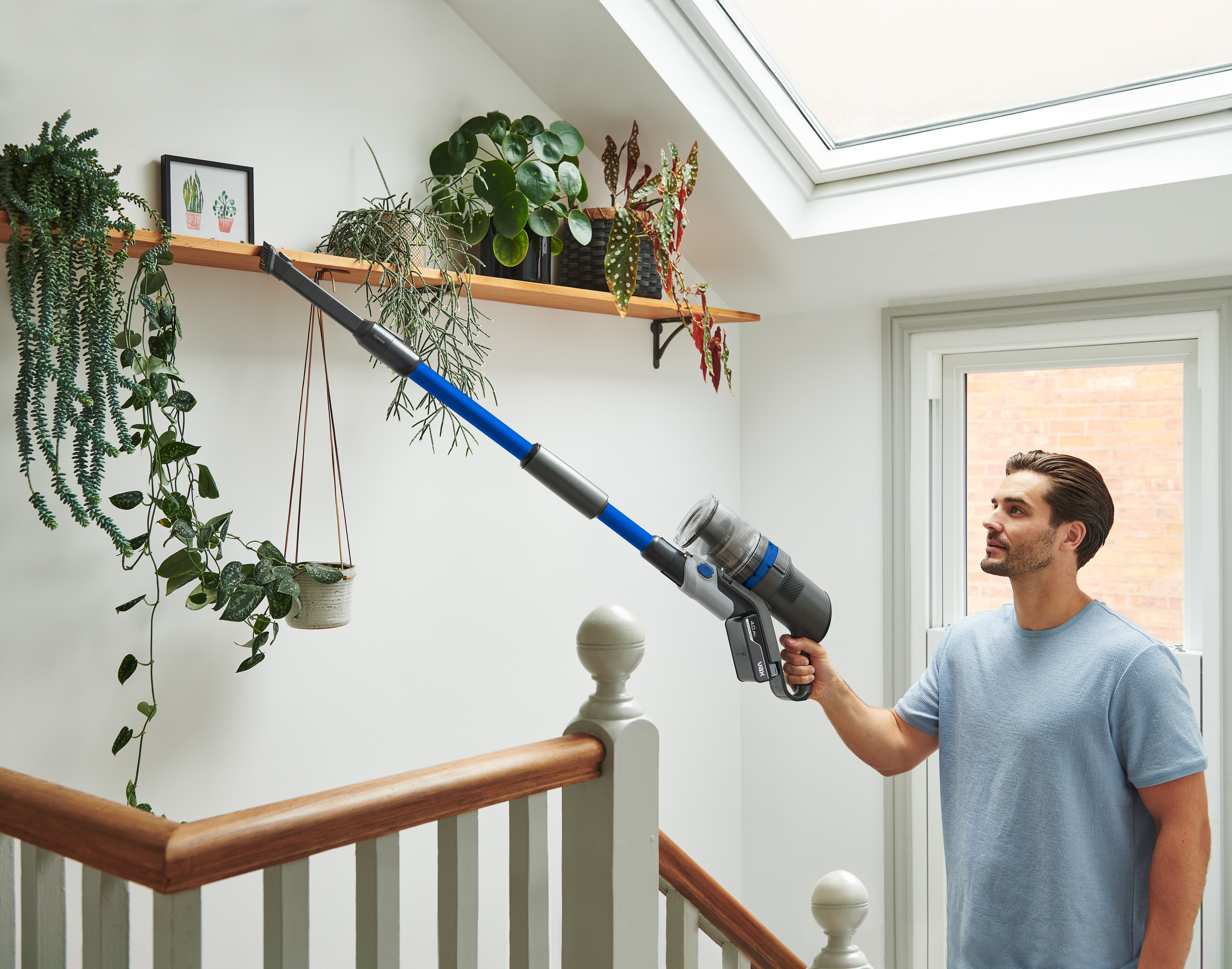 AA - HomePro Web Updates/AAA - New PDP Gallery Content/Cordless Vacuum Cleaners/HomePro Pet/VAX_HomePro_Pet_-_Reach_Up_High