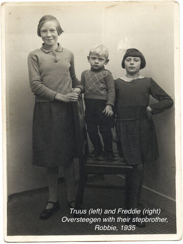 Truus and Freddie Oversteegen and their little brother Robbie in 1935. Caption Photo taken for mothers birthday. Robbie was not even 2 years old. Courtesy of North Holland Archives 9e757