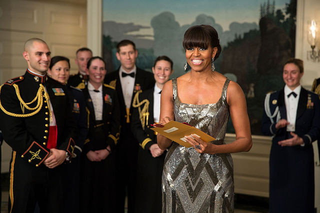 800px First Lady Michelle Obama announces the Best Picture Oscar to Argo 3518a
