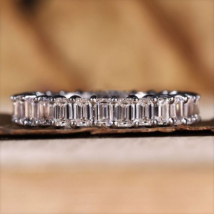 Picture of Classic Emerald Cut Diamond Women's Wedding Band for Gifts