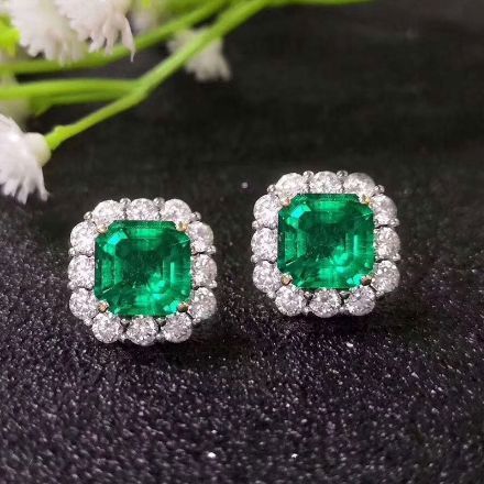 Picture of 4.0 Carat Halo Princess Cut Emerald Green Women's Stud Earrings In Sterling Silver