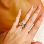 Picture of Elegant Bow-knot Design Engagement Ring for Women In Sterling Silver