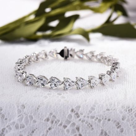 Picture of Stunning Heart Cut Bracelet for Women In White Gold