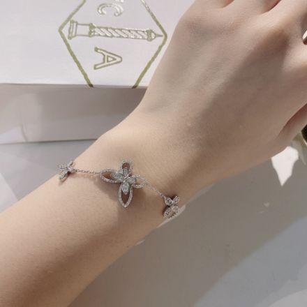 Picture of Elegant Butterfly Design Bracelet For Women In Sterling Silver