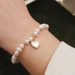 Bortwide Heart-shaped Mother of Pearl Pendant Golden Tone Pearl Elastic Bracelet