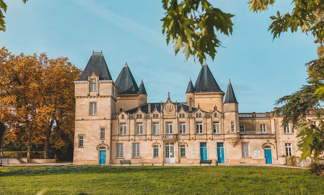 Bordeaux by bike : A great way to visit our town - Bordeaux Wine Trails