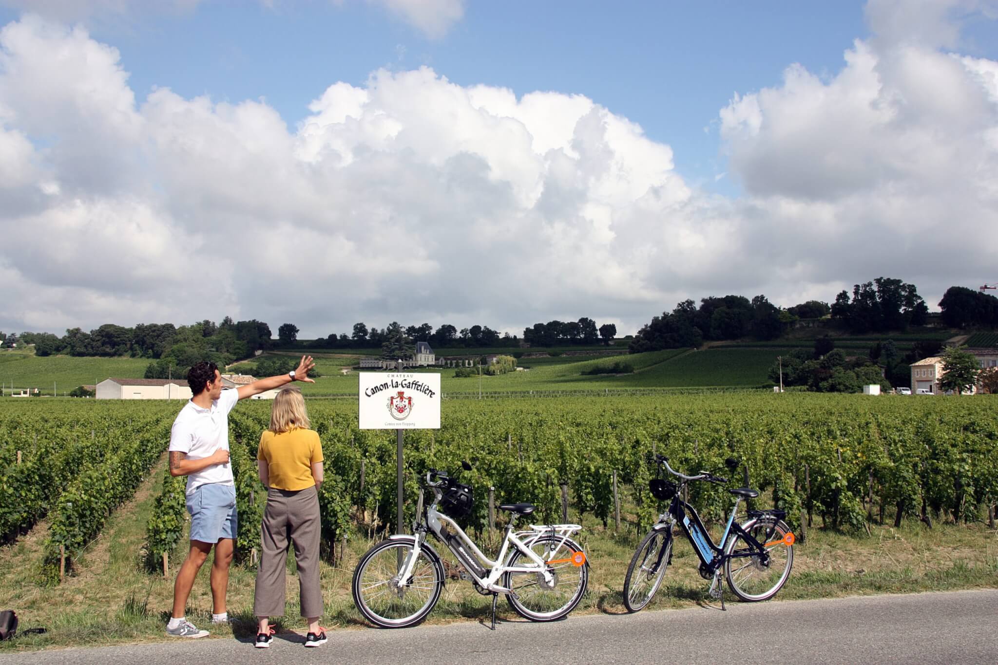 Bordeaux by bike : A great way to visit our town - Bordeaux Wine Trails