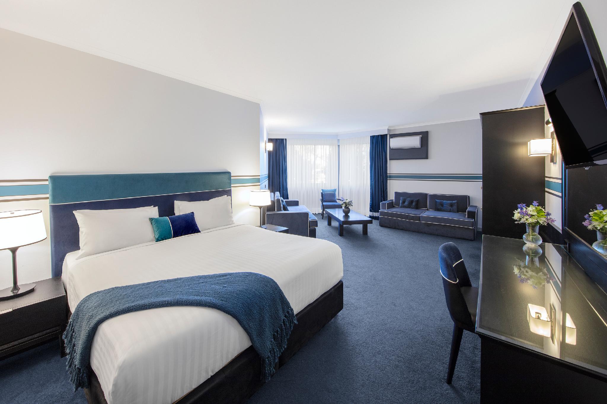 Ramada by Wyndham Diplomat Canberra - Canberra
