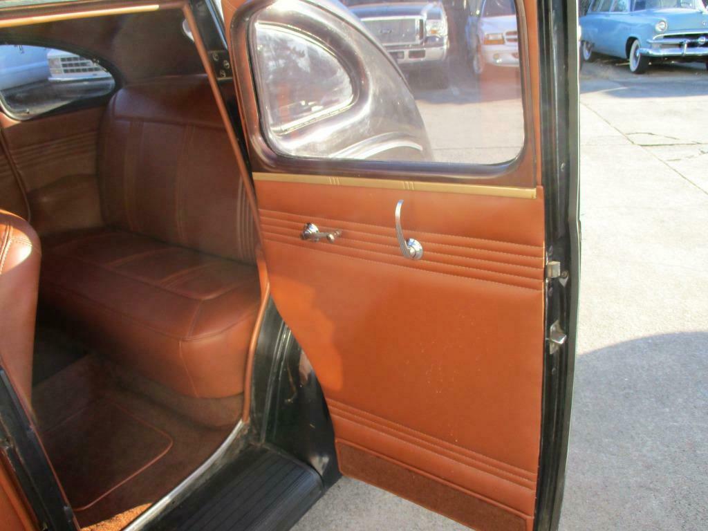 1940 Ford Deluxe 4 Door