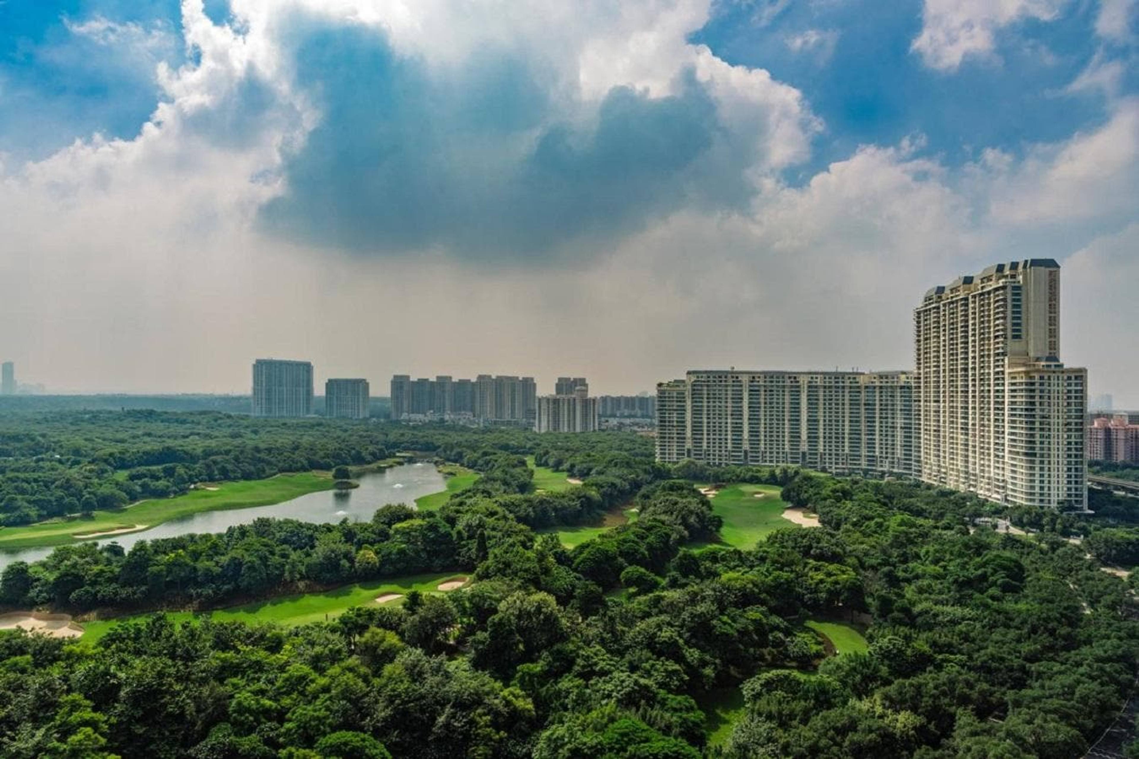 DLF The Dahlias — Apartment in Sector 54, Golf Course Road, Gurgaon