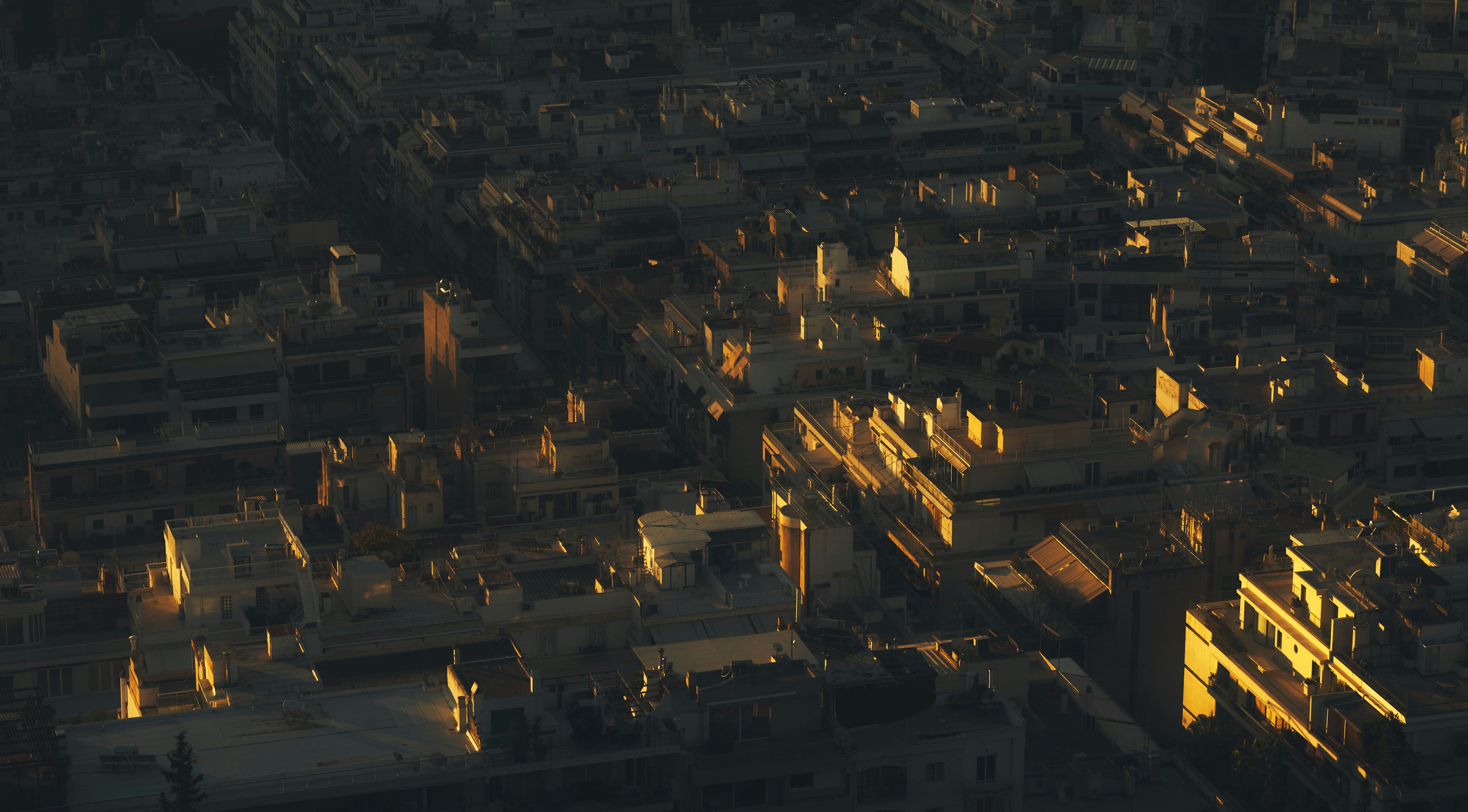 a city with many buildings