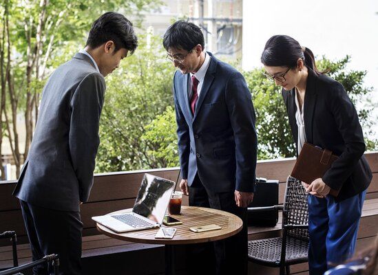 Navigating Cultural Waters: Indian Business Etiquette vs. Japanese Business Etiquette and Communication Styles