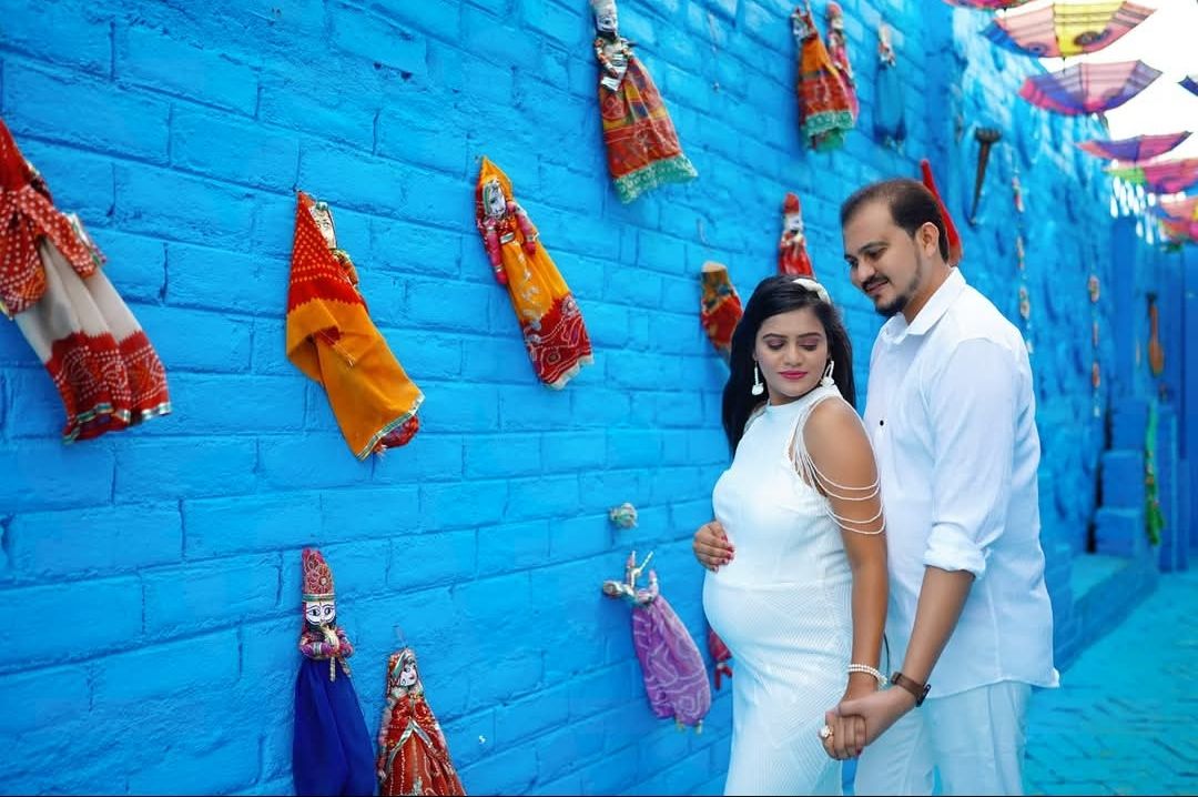 Elegant maternity photography set