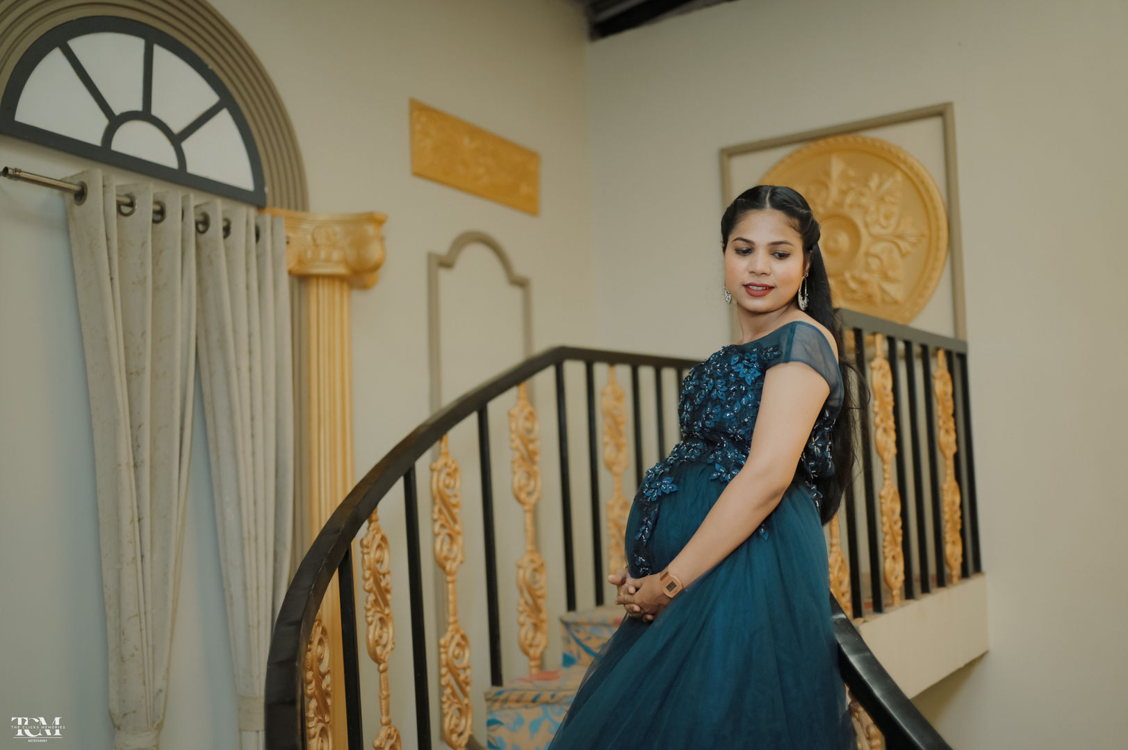 Beautiful maternity portrait royal touch set