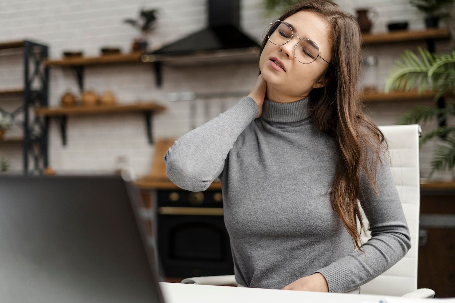 Neck Pain in the Morning? 6 Causes & How...