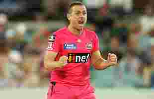 Veteran spinner to stay with Sydney Sixers after one-year contract extension