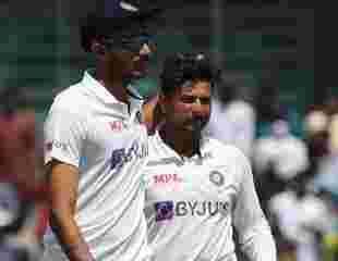 "I Would like to..", Ravi Shastri picks his third Indian spinner for Nagpur Test