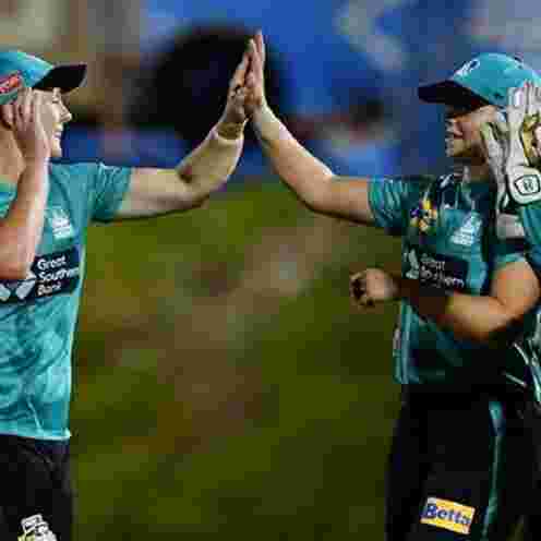 Dominant Brisbane Heat crush Hobart Hurricanes to secure spot in WBBL 08 Challenger