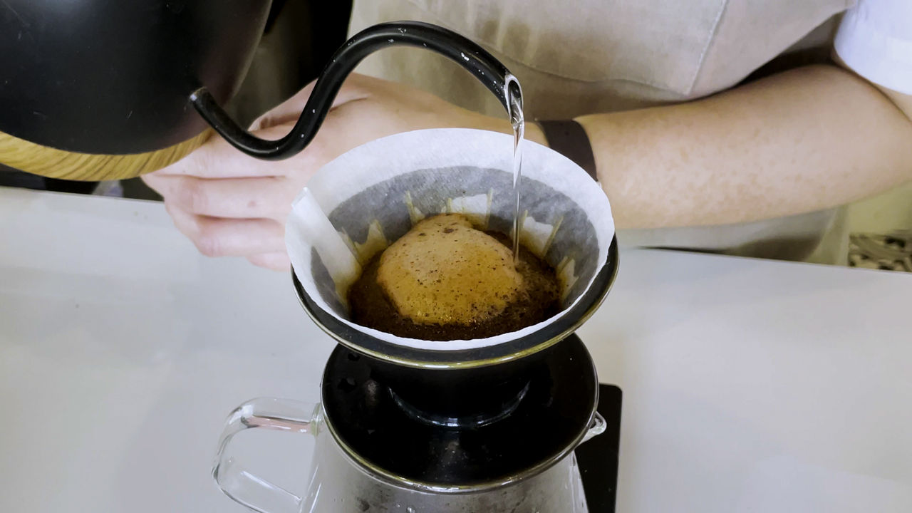 ร้านกาแฟกึ่งแกลเลอรี ที่มีให้คุณทั้งกาแฟและงานศิลปะ - MONOCHROME Specialty Coffee