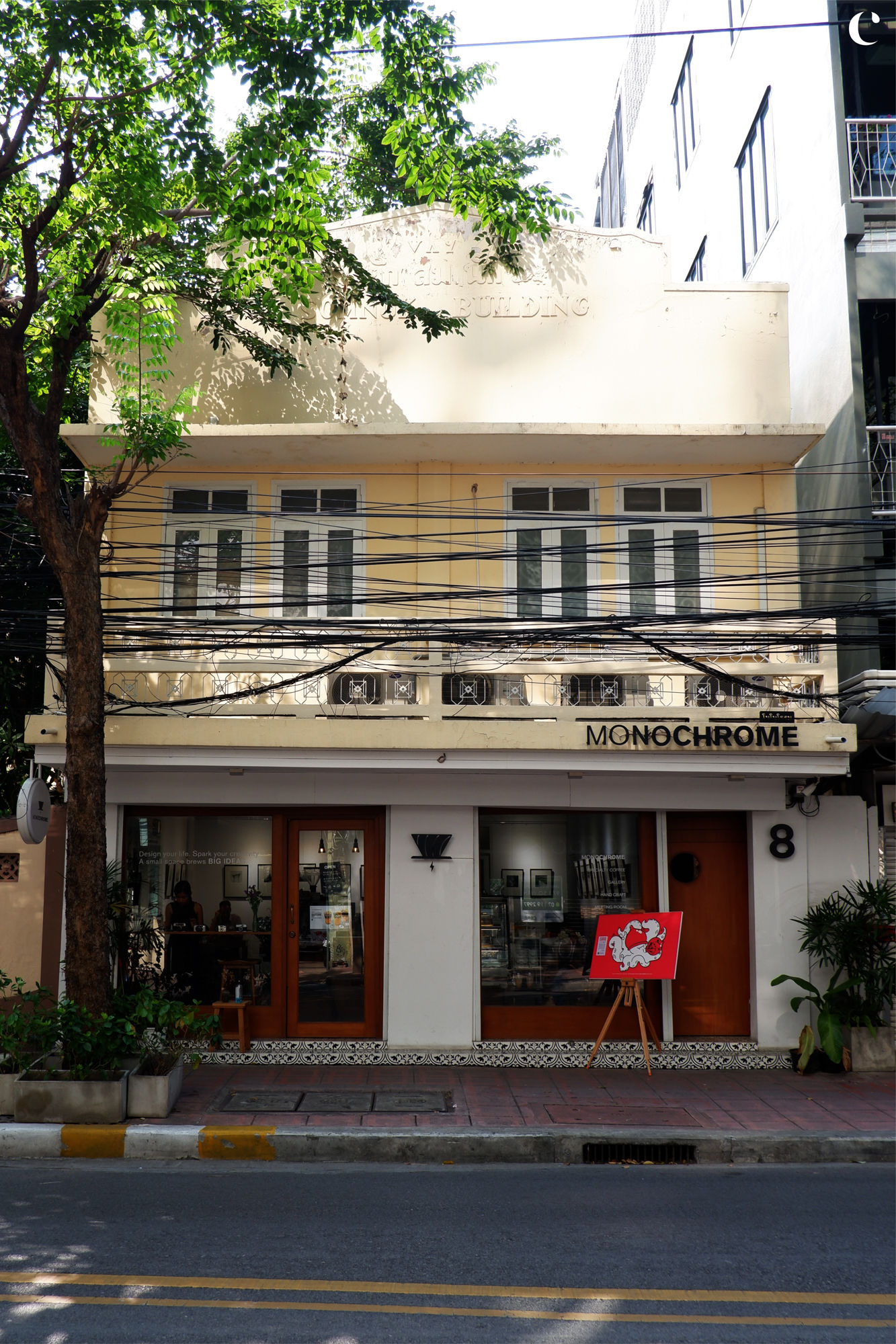 ร้าน Monochrome Specialty coffee  ร้านกาแฟในอาคารเก่า สถาปัตยกรรมยุค 70 ย่านบางรัก 