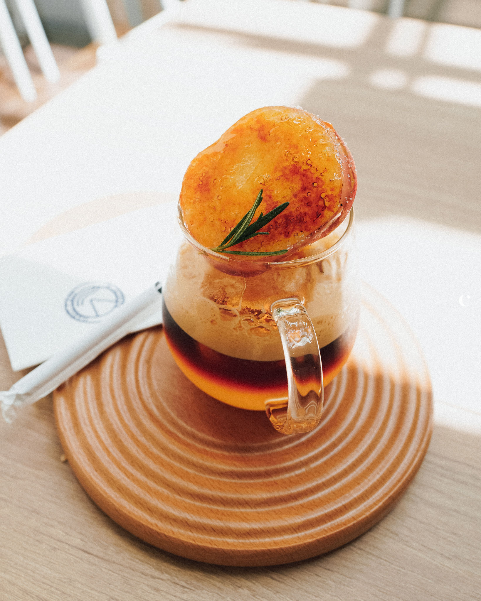 เมนูซิกเนเจอร์ Baked Apple Cold Brew ของ Hario Cafe Bangkok