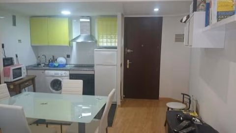 Apartamentos Salamanca Puerta Zamora, Centro, Wifi con salón y 2 dormitorios, Parking — foto 6