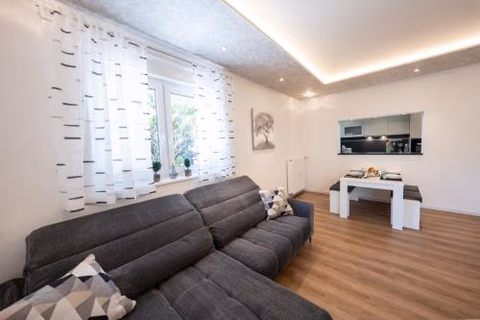 Ring48 City Living - modernes Wohnen mit Wohlfühlambiente mitten im Stadtzentrum - vollausgestattete Küche, Bad mit Duschbadewanne, Parkplatz — foto 6