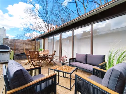 Design Apartment für bis zu 4 im 2 OG, modern, Dachterrasse, Grill, ruhige Lage, Disney plus, Wii, LAN und WLAN — foto 2