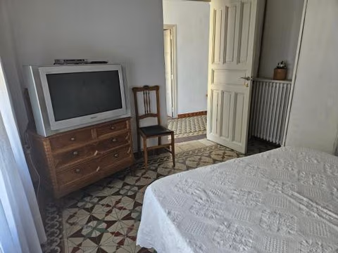 La Nava, casa de pueblo con patio y calefacción con chimenea — foto 7