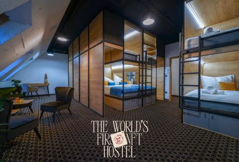 CHORS like a hotel - Capsule & NFT Boutique Hostel Bratislava - City Center — foto 1
