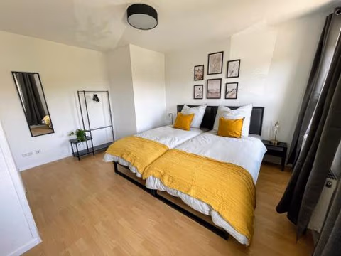 Modern 4 Zi Rooms Netflix, Wifi, Parken CasaLuna85 — photo 1