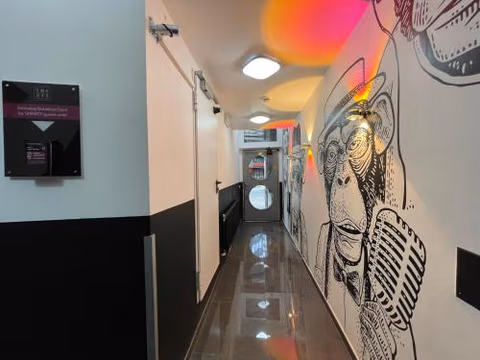SMARTY Cologne Dom Hotel - Boardinghouse - KONTAKTLOSER SELF CHECK-IN — foto 4