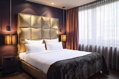 Roomers Frankfurt Central, Autograph Collection — photo 6