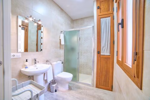 Apartamentos La Gruta de Aracena con patio — foto 8