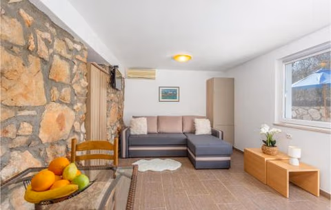 Cozy Home In Sveti Vid Dobrinjski — photo 3