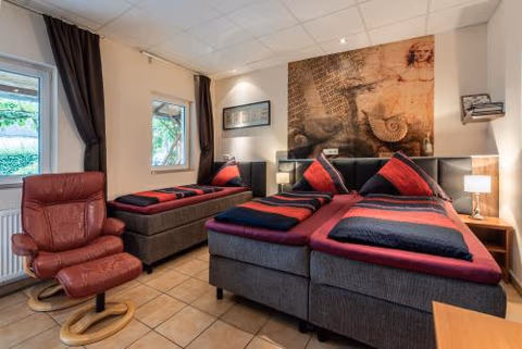 AKZENT Land-Hotel Zum Schwan, Garni WEILERSWIST-METTERNICH, 3 E-LADESTATIONEN, Nähe PHANTASIALAND, PALMENPARADIES Euskirchen — foto 5