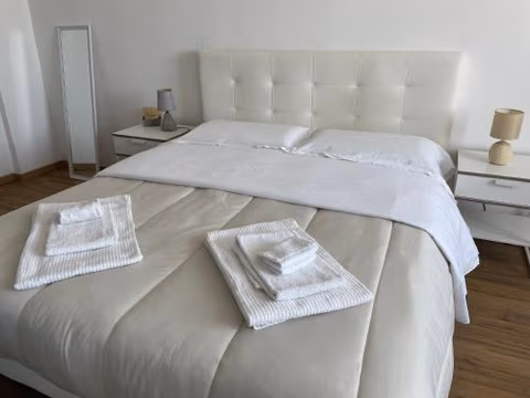 Cavour16 rent bedrooms — foto 1