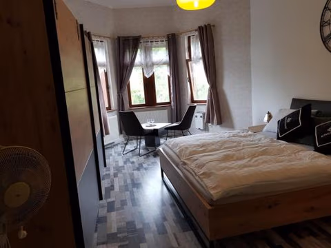 Hotelzimmer im alten Reihenhaus auf der Stadtmauer — foto 5