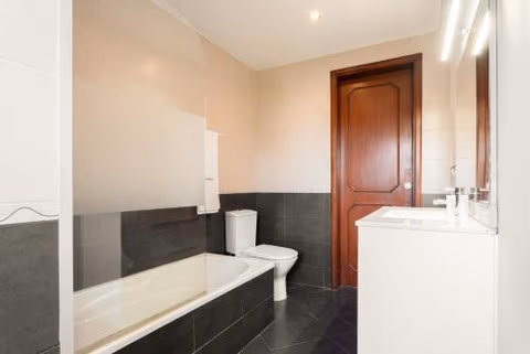 Host Wise - Charming Spacious Duplex House — foto 5