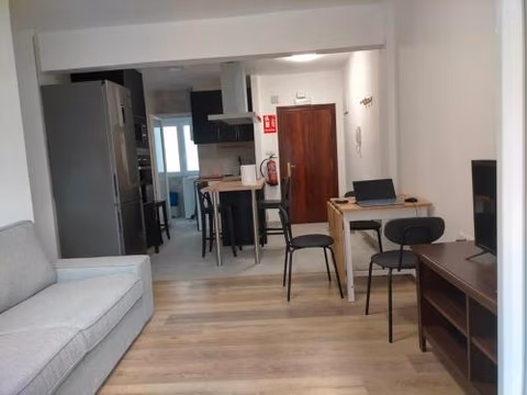 Piso recién reformado con balcón — foto 4