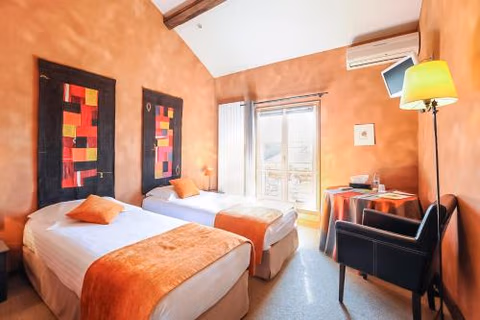 Logis hotels Les Glycines — foto 1