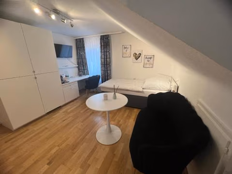 Einzelzimmer mit privatem Bad nähe Ulmer Donautal - ideal für Geschäftsreisen — foto 1